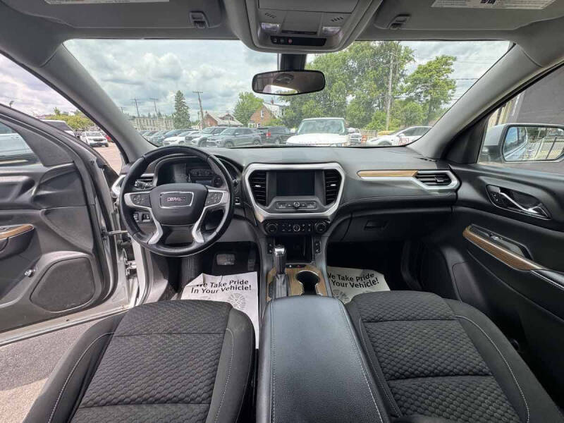 2017 GMC Acadia SLE-2