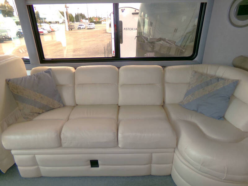 2000 Country Coach Intrigue