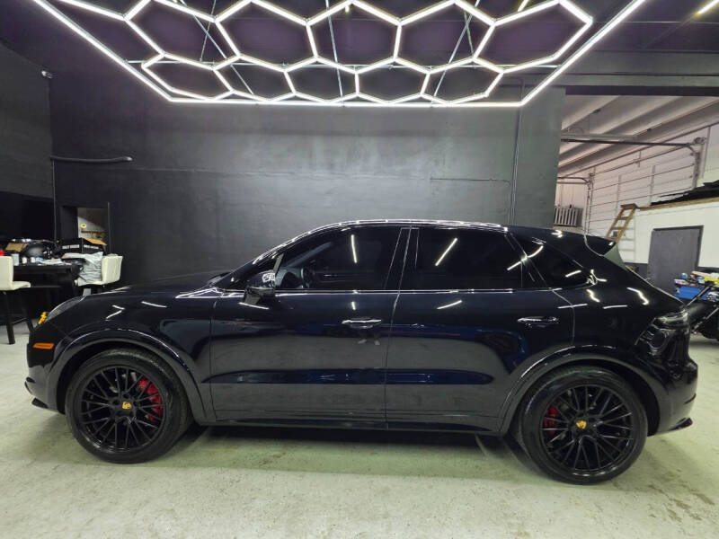 2021 Porsche Cayenne GTS's photo