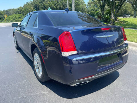 2017 Chrysler 300 Limited