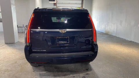 2018 Cadillac Escalade Standard