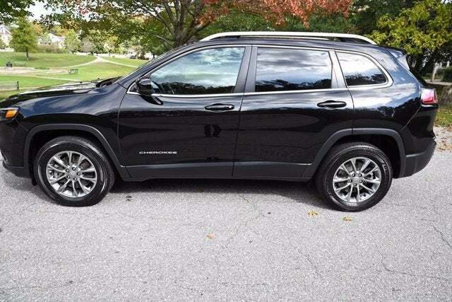 2019 Jeep Cherokee Latitude Plus photo 2