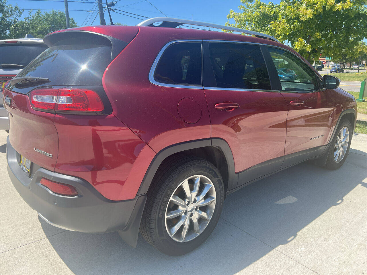 2017 Jeep Cherokee for sale at ORCHARD LAKE AUTO SALES INC in Farmington Hills, MI