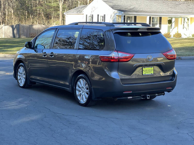 2017 Toyota Sienna LE 7-Passenger