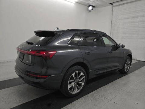 2021 Audi e-tron quattro Premium Plus