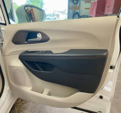 2017 Chrysler Pacifica Touring-L