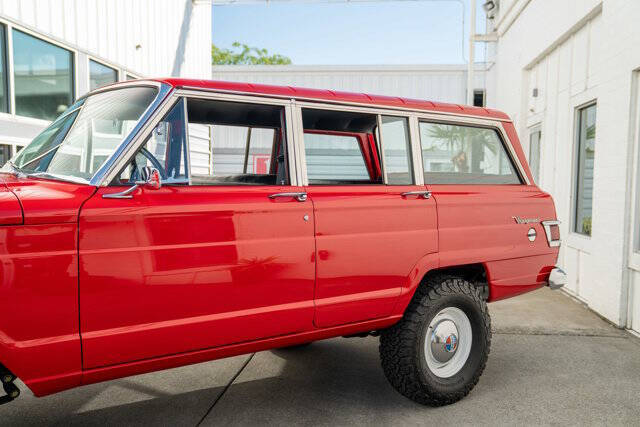 1968 Jeep Wagoneer 10