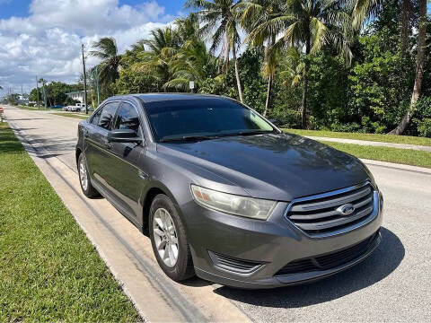 2014 Ford Taurus SE