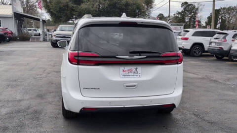 2022 Chrysler Pacifica Touring L