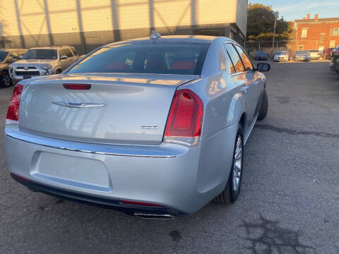 2019 Chrysler 300 Touring L