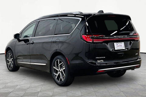 2027 Chrysler Pacifica Pinnacle
