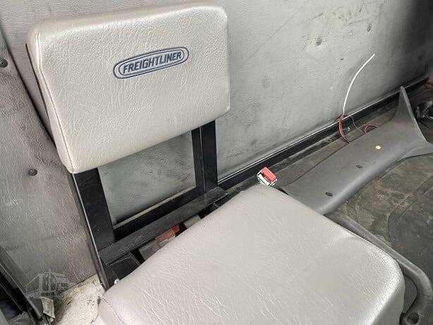 2015 Freightliner M2 106