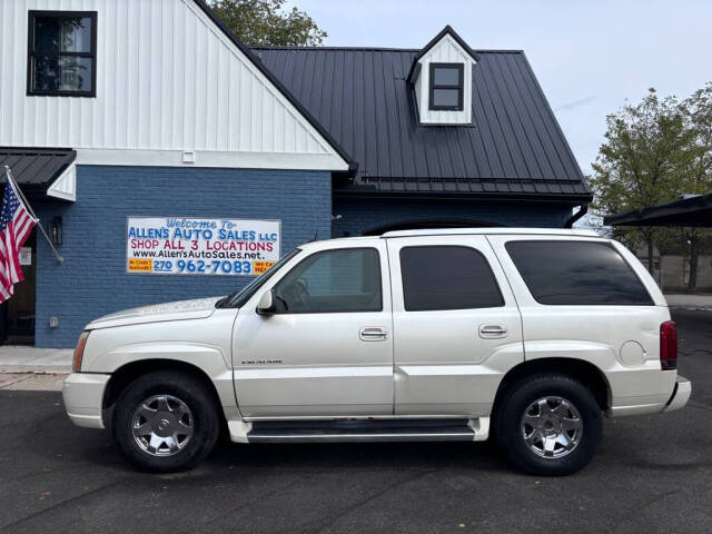 2005 Cadillac Escalade for sale at Michael Johnson @ Allens Auto Sales Hopkinsville in Hopkinsville, KY