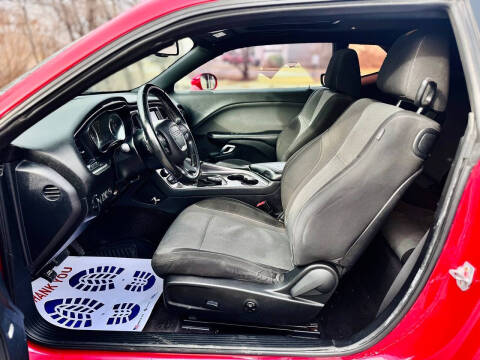 2016 Dodge Challenger SXT Plus