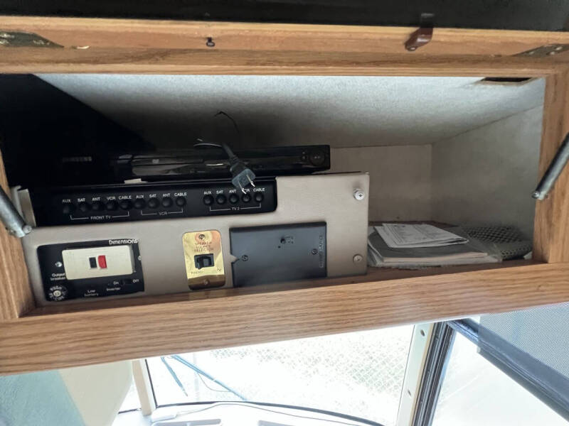 2000 Winnebago Adventurer