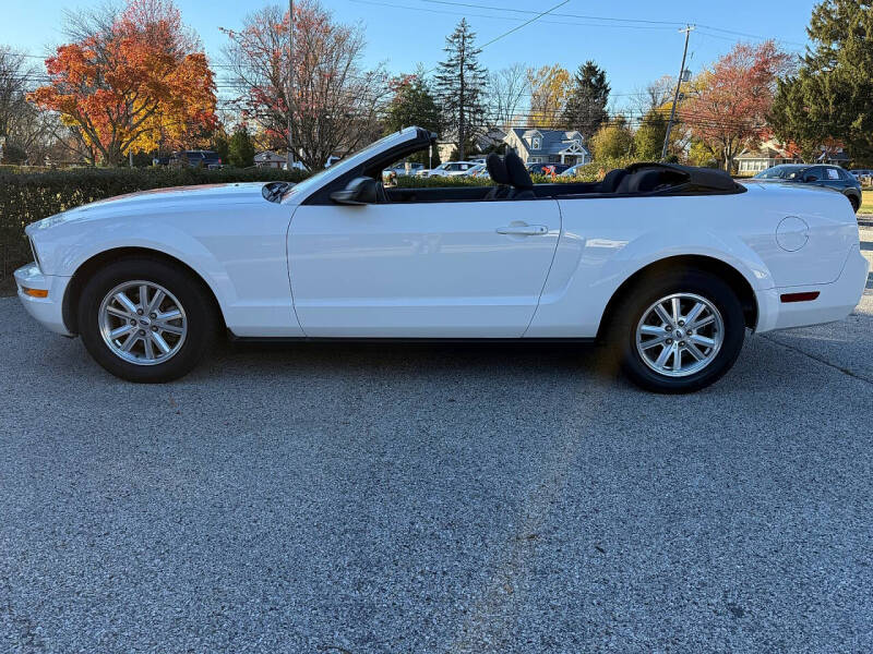 2006 Ford Mustang V6 Deluxe
