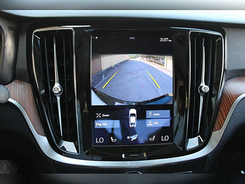 2022 Volvo S60 B5 Momentum