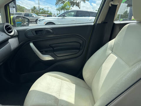 2011 Ford Fiesta SES