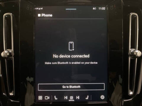 2025 Volvo XC40 B5 Plus Dark Theme