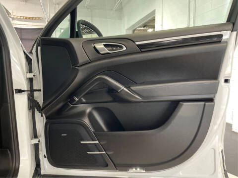 2014 Porsche Cayenne Platinum