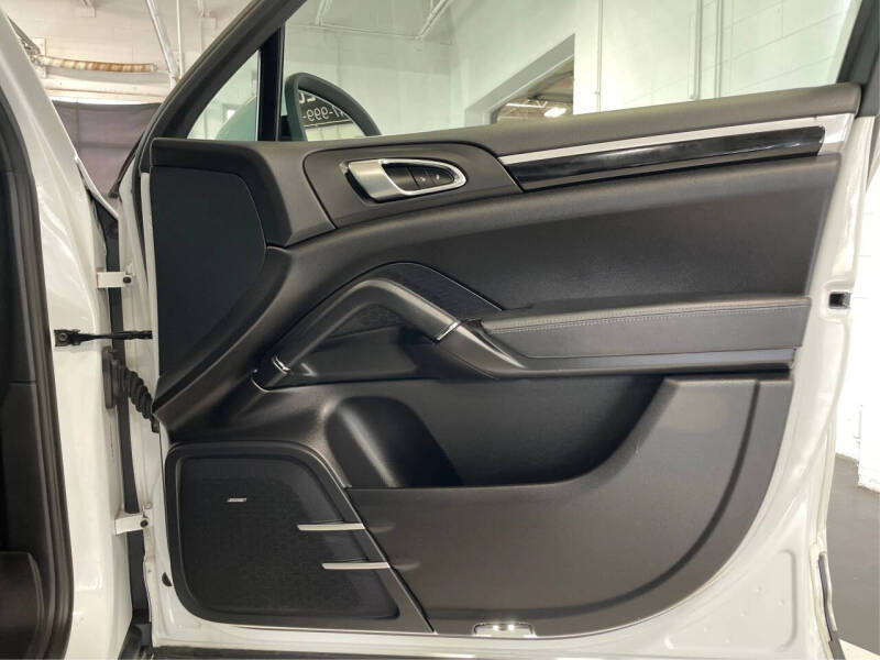 2014 Porsche Cayenne Platinum