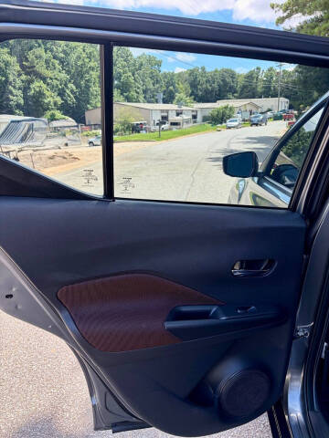 2020 Nissan Kicks SR