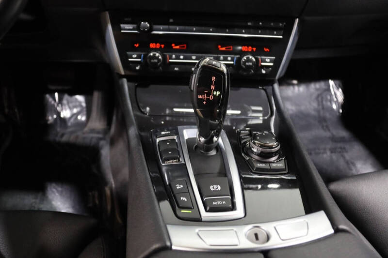 2013 BMW 5 Series 550i xDrive Gran Turismo