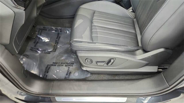 2024 Audi Q8 e-tron quattro Premium Plus