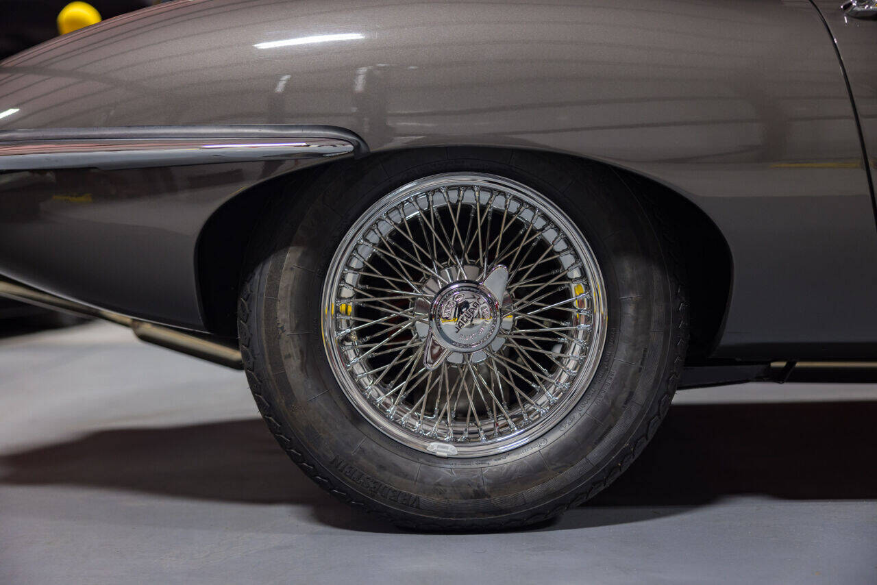 1970 Jaguar E-Type 36