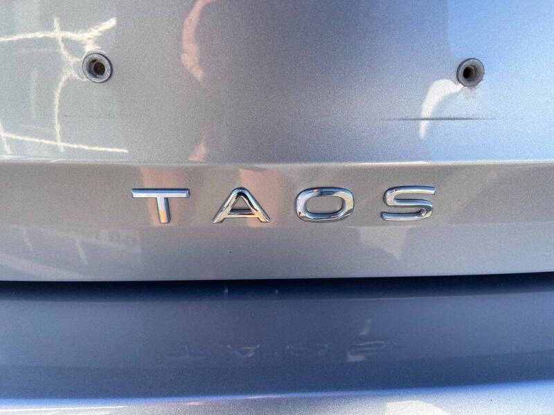 2025 Volkswagen Taos SE 4Motion