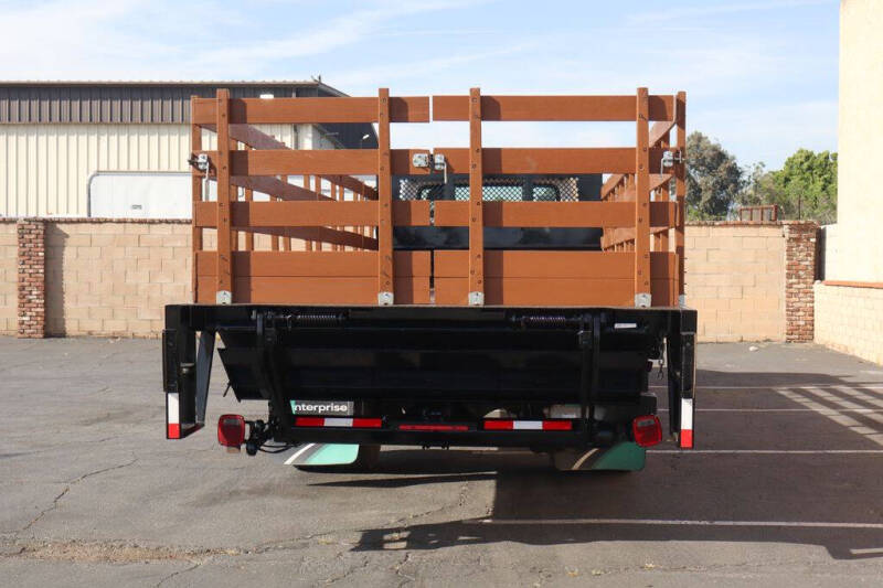 2019 Freightliner M2 106