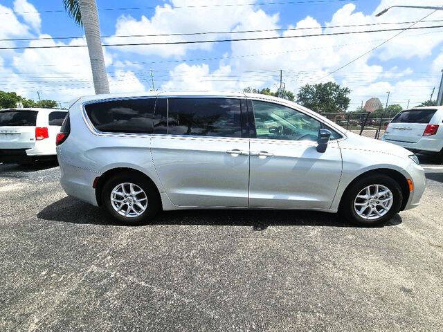 2024 Chrysler Pacifica Touring L