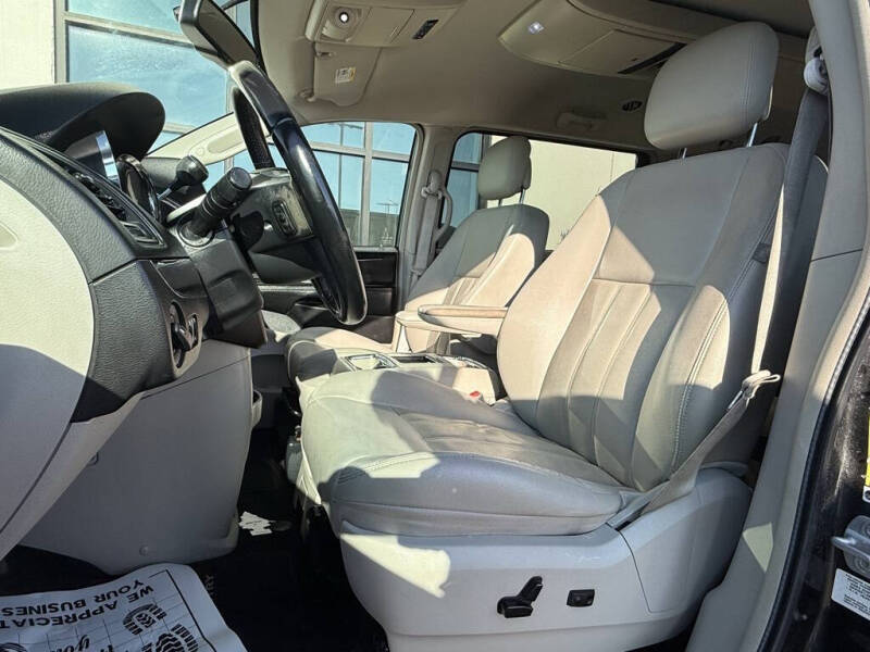 2013 Chrysler Town and Country Touring