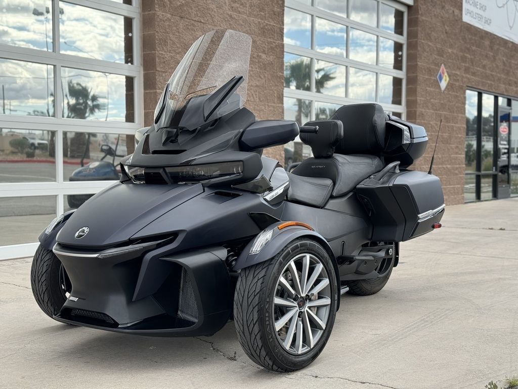 2022 Can-Am Spyder RT Sea-To-Sky 1