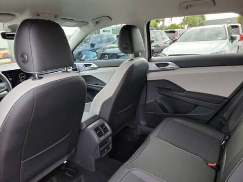 2025 Volkswagen Taos SE