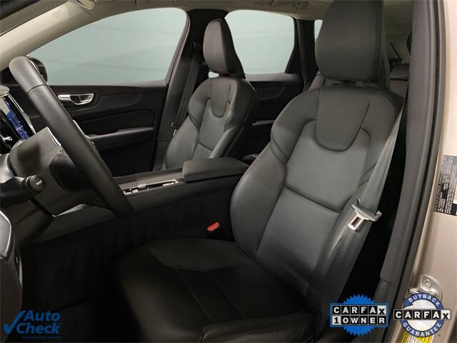 2025 Volvo XC60 B5 Core Dark Theme