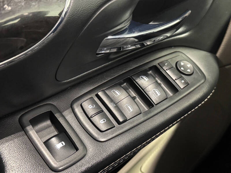 2015 Chrysler Town and Country Touring-L