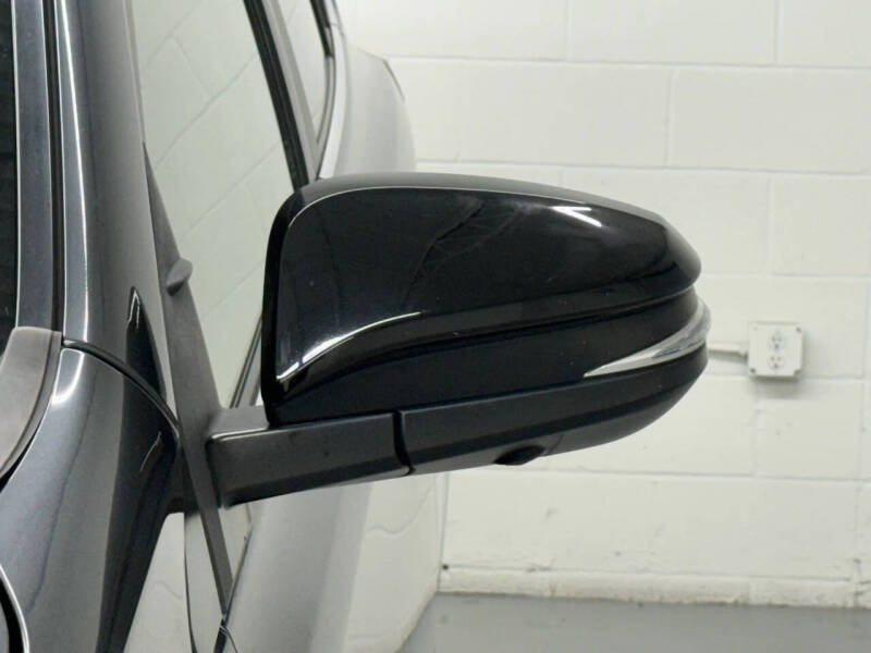 2017 Toyota RAV4 Hybrid SE