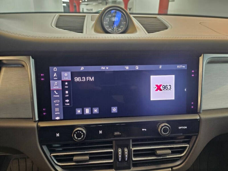 2023 Porsche Macan T