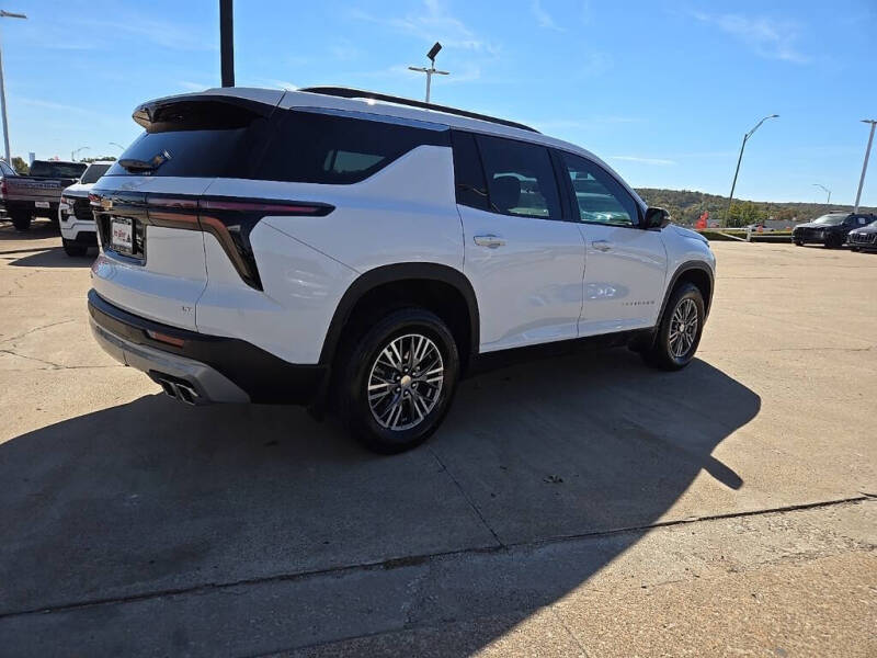 2024 Chevrolet Traverse LT