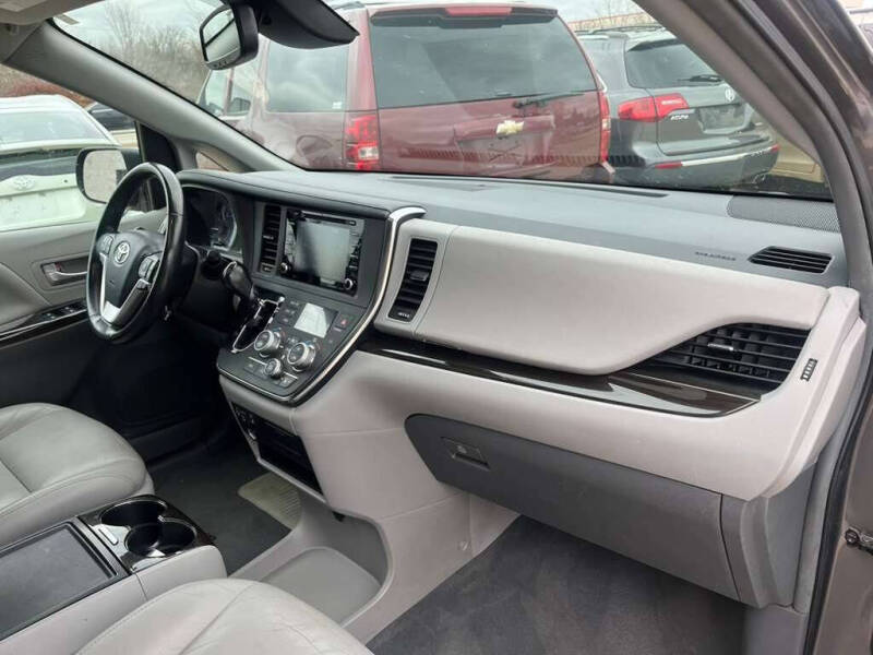 2019 Toyota Sienna XLE 8-Passenger