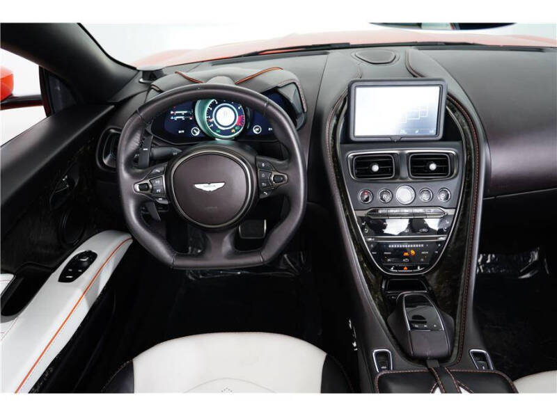 2022 Aston Martin DBS Superleggera