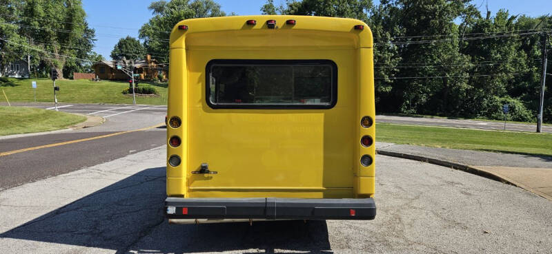 2014 Chevrolet 4500 Shuttle Bus