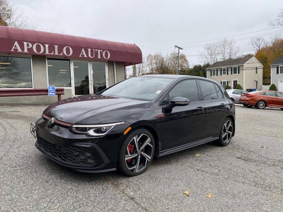 2024 Volkswagen Golf GTI SE's photo