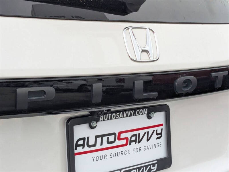 2024 Honda Pilot EX-L w/Rear Captain's Chairs