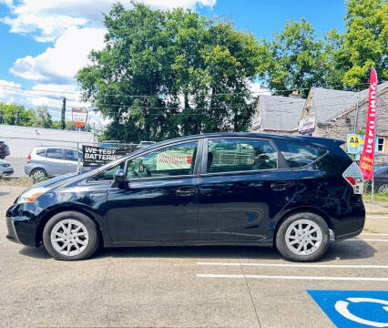 2014 Toyota Prius v Three