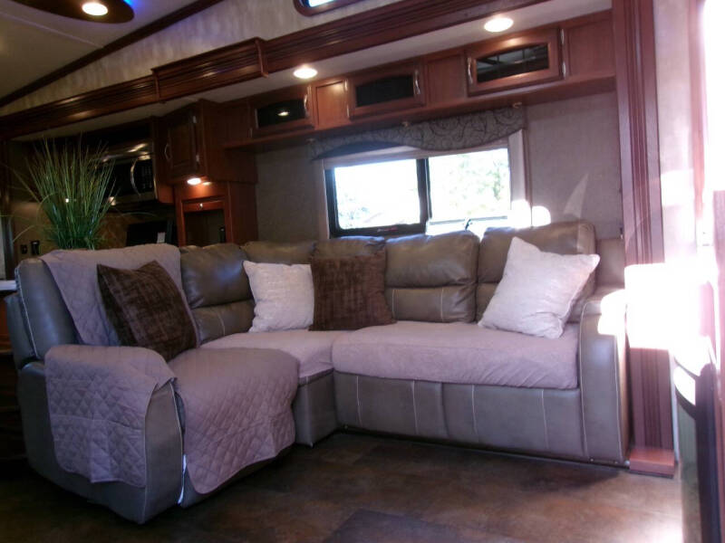 2015 Winnebago Latitude 36rk