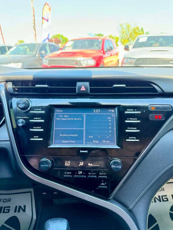 2020 Toyota Camry SE
