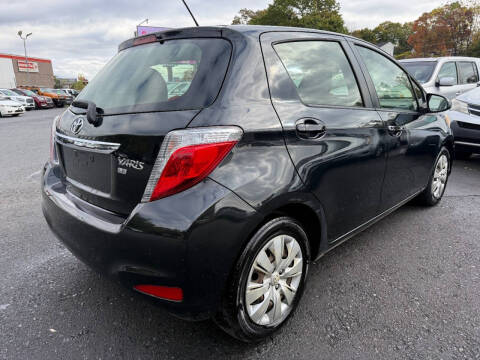 2012 Toyota Yaris 5-Door LE