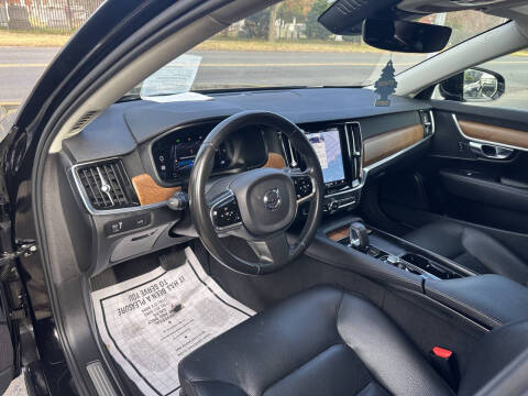 2022 Volvo S90 B6 Momentum